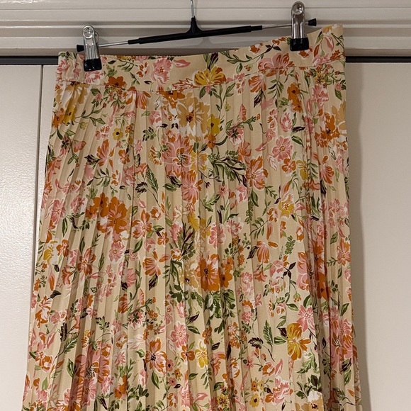 Skies Are Blue Floral Pleated Maxi Skirt - Picture 2 of 6